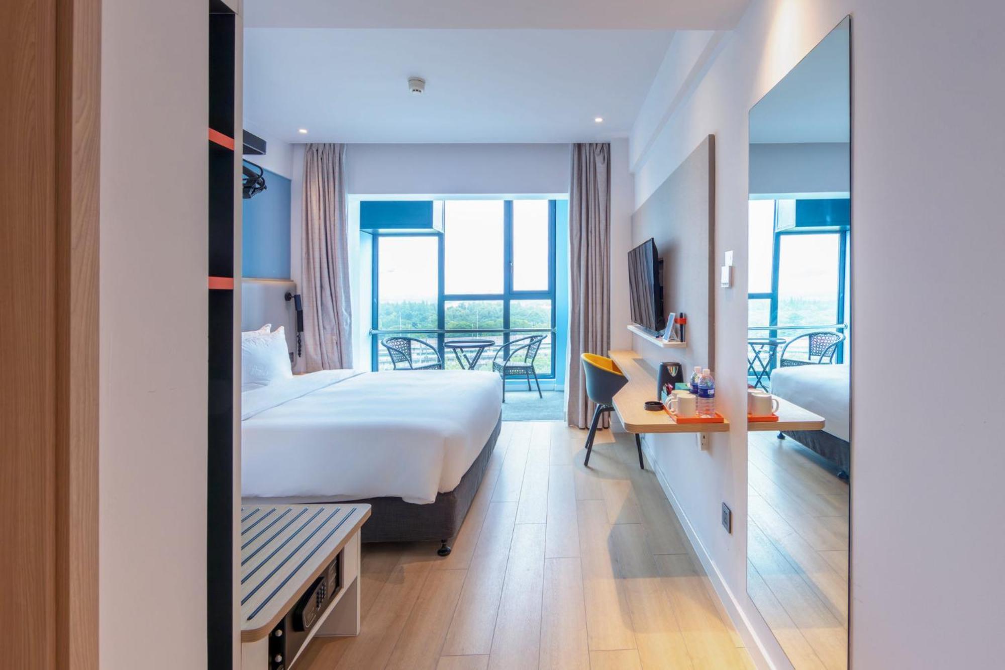Holiday Inn Express Shanghai Pudong Airport By Ihg Exteriér fotografie