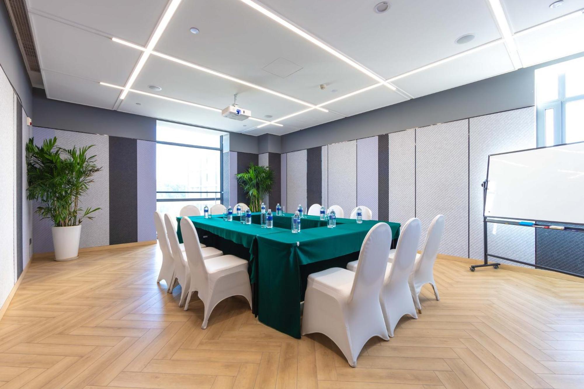 Holiday Inn Express Shanghai Pudong Airport By Ihg Exteriér fotografie