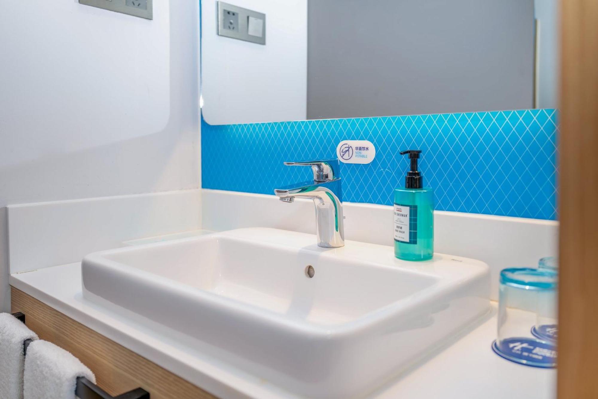 Holiday Inn Express Shanghai Pudong Airport By Ihg Exteriér fotografie